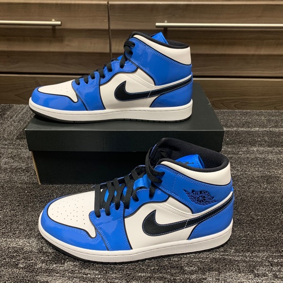 Air Jordan 1 Mid SE Signal Blue - Picture 4 of 7